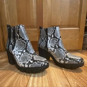 Mix No. 6 Size 9 Snakeskin Boots